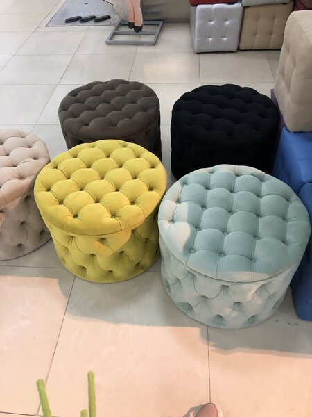 Pouf rond et capitonné