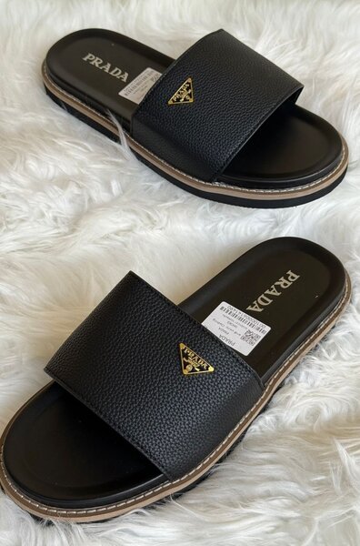 Mules PRADA en cuir noir