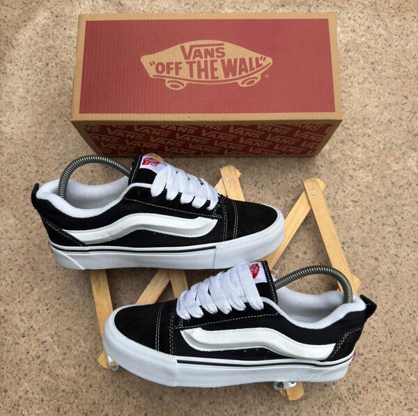 VANS KNU SCHOOL