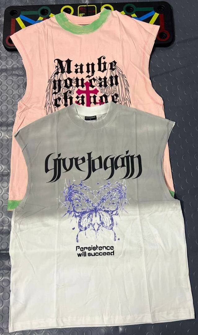 Débardeurs imprimés motifs gothiques