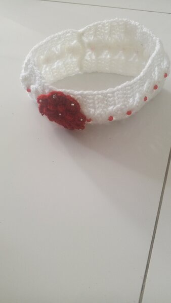 Bandeau crocheté rouge et blanc
