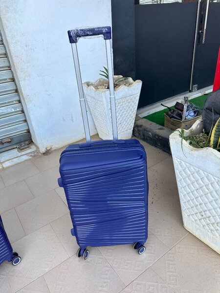 Moyen valise en gomme