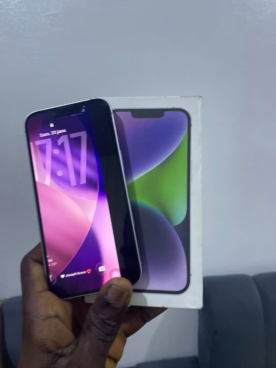 Apple iPhone 14 simple