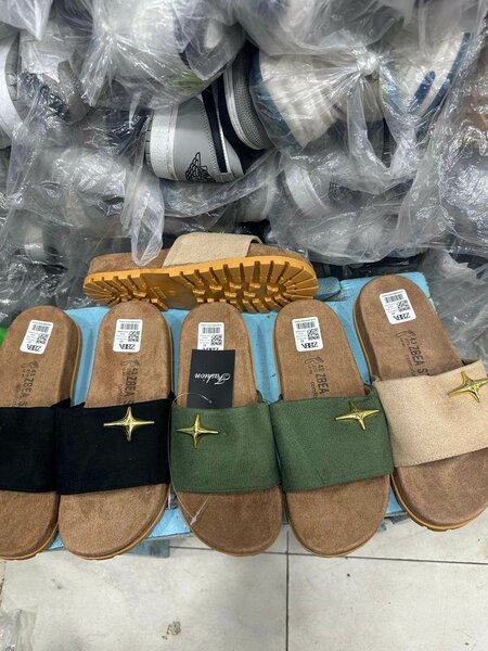 Sandales en suède élégantes