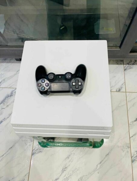 Ps4 pro console