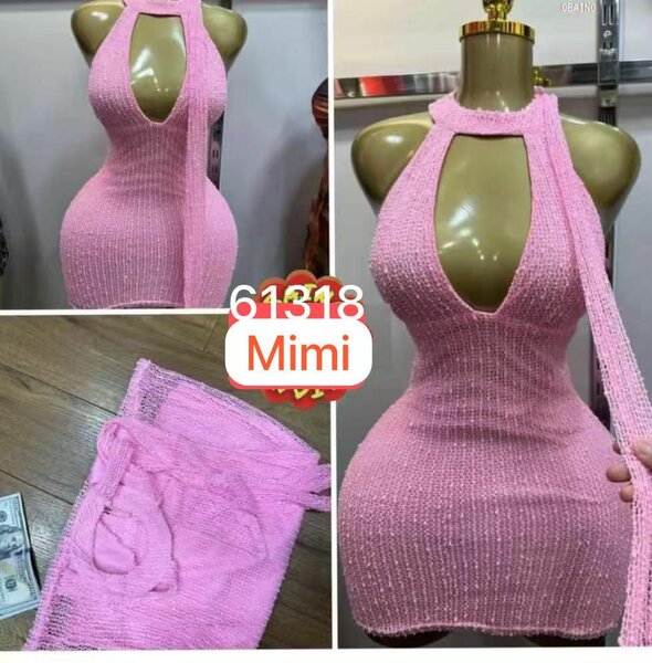 Robe sexy rose à découpes