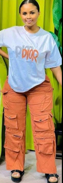 Women's 2-piece suit, T-shirt and cargo pants