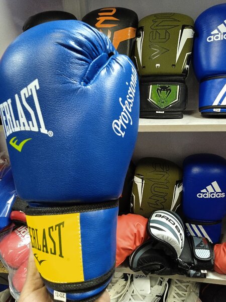 Боксёрская перчатка, боксерские перчатки