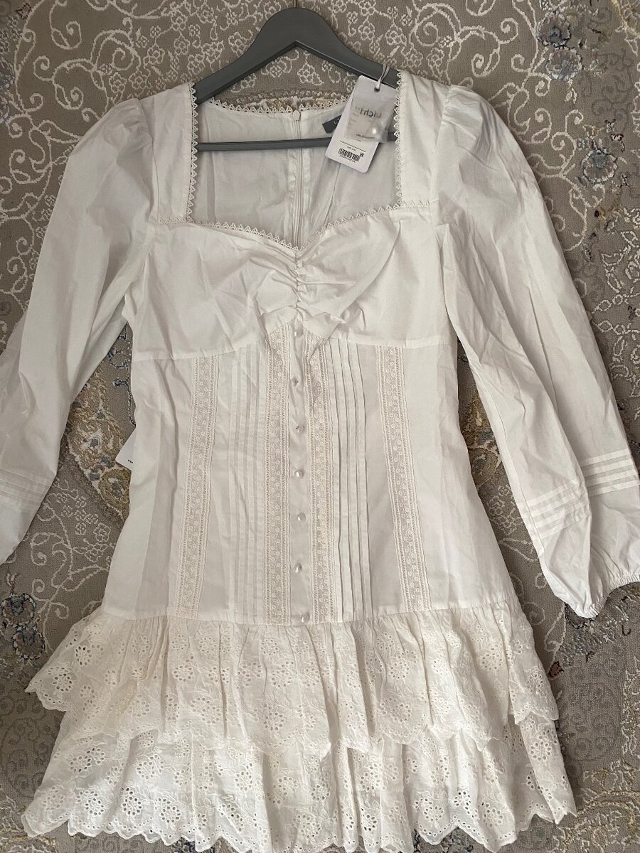 Платье от бренда Lichi