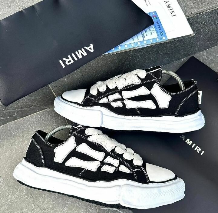 Baskets élégantes noires et blanches