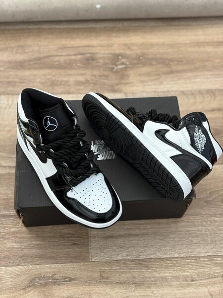 Sneakers en cuir noir et blanc