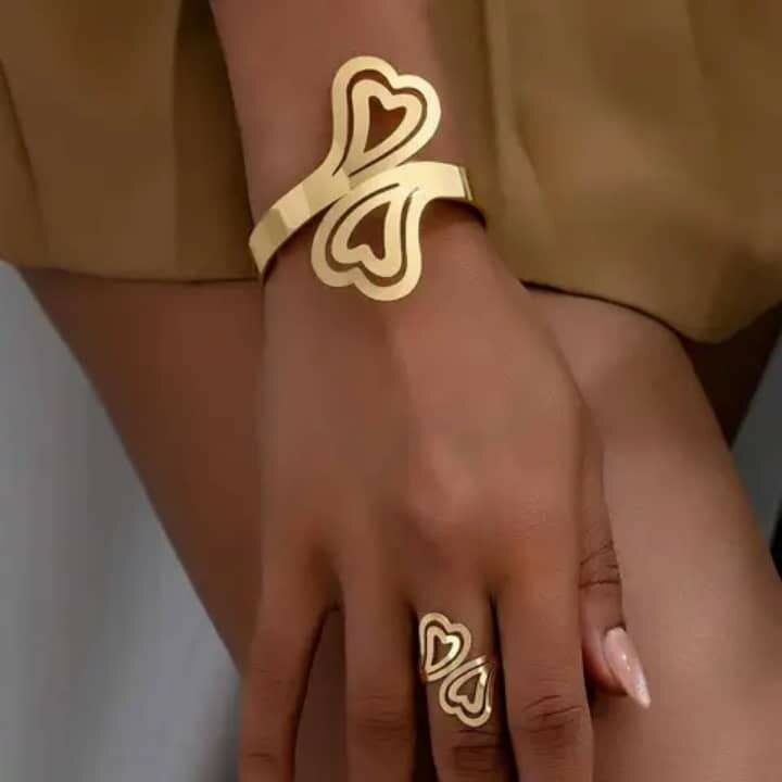 Bracelets et bagues en or chic