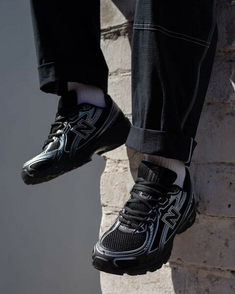 New Balance 740 Noir