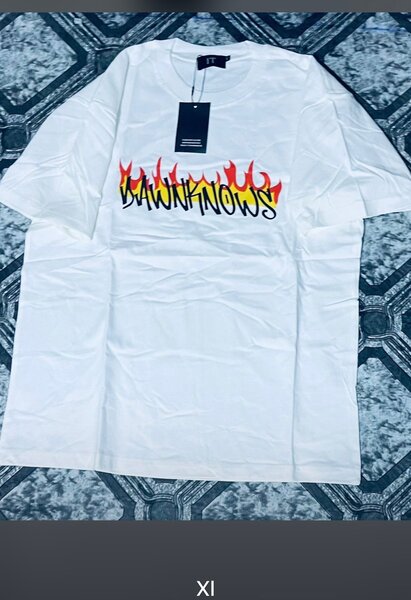 T-shirt blanc graphique tendance