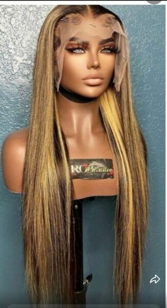 Perruque longue en dentelle