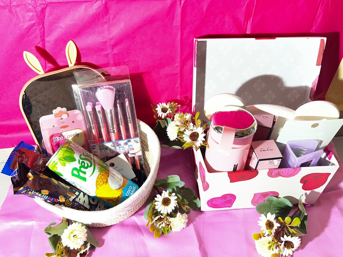 Gift Set For Women Pink Cosmetic Bag