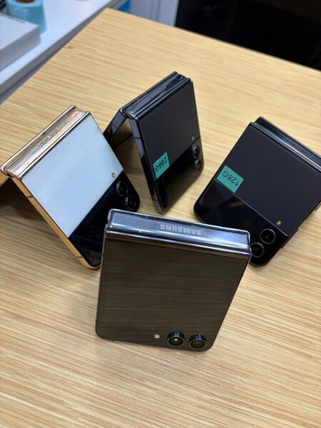 Samsung Z Flip4 housse téléphone