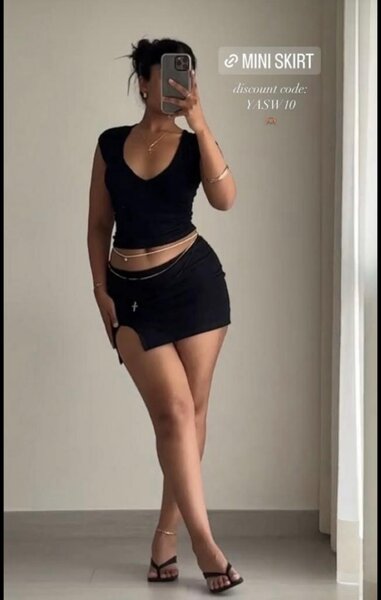 Jupe Mini Noire Élégante