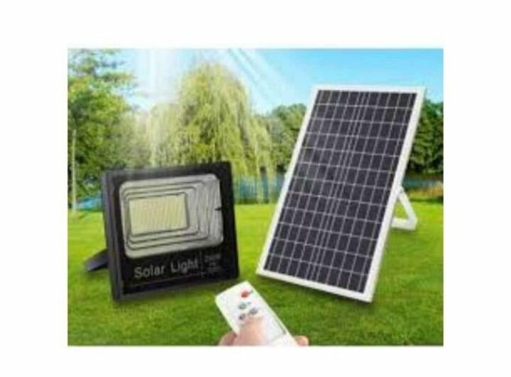 Projecteur solaire 300 w et