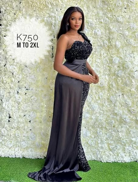 Women's long evening dress in     black