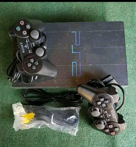 Console Sony PS2 avec manettes