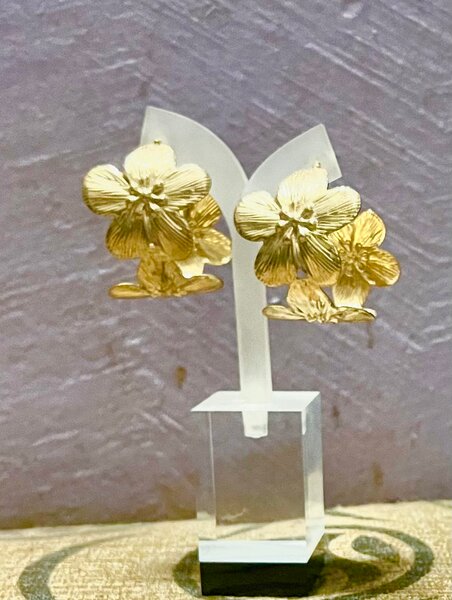 Boucles d'oreilles florales dorées