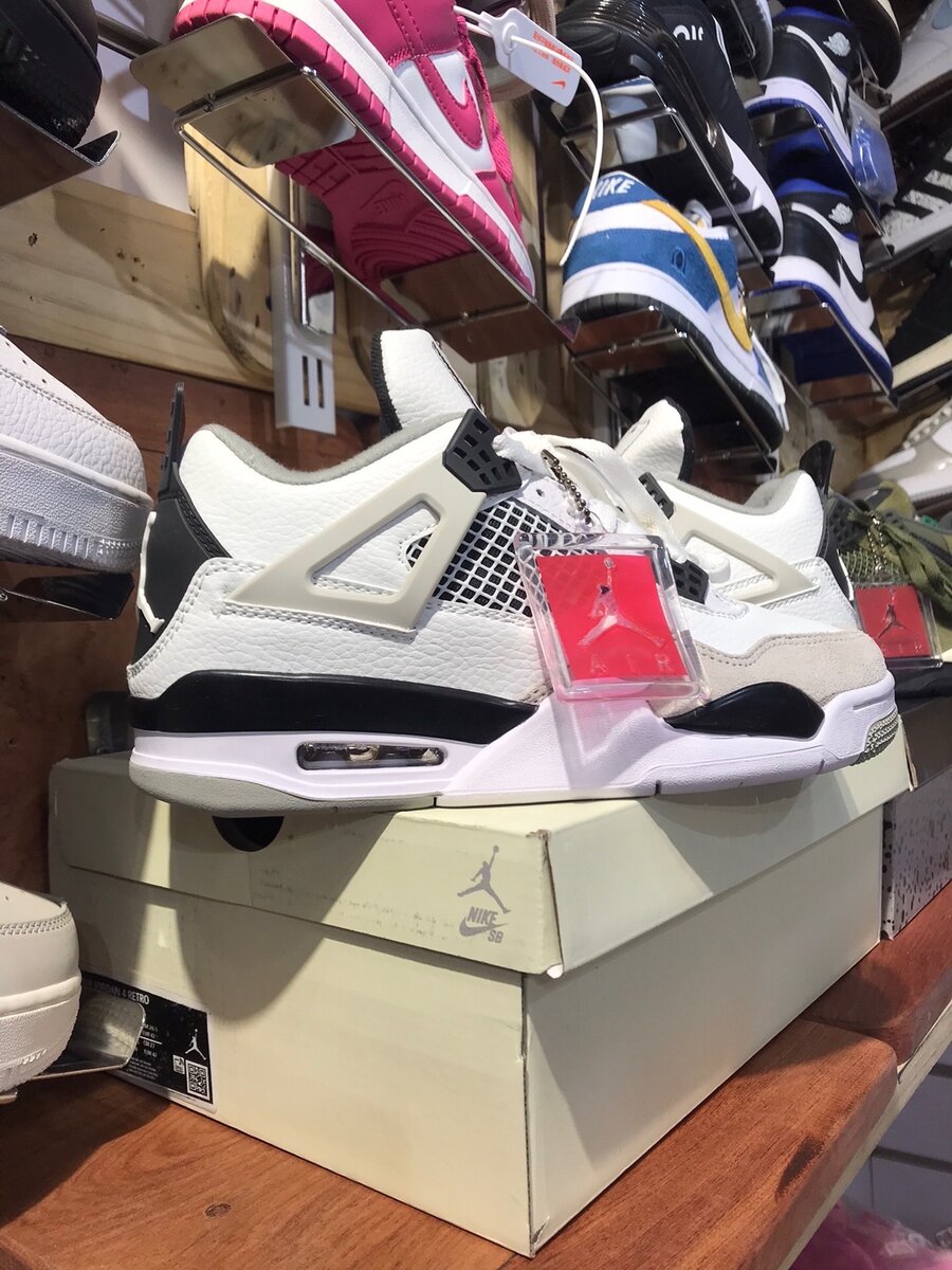 Jordan 4