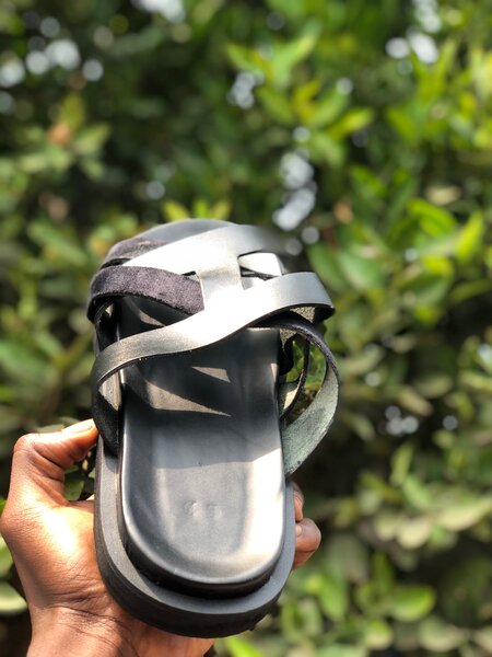 Sandales plates noires pour homme