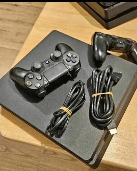 Console de jeu PlayStation 4 Slim