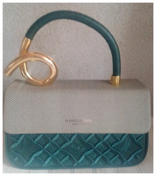 Sac à main élégant bicolore