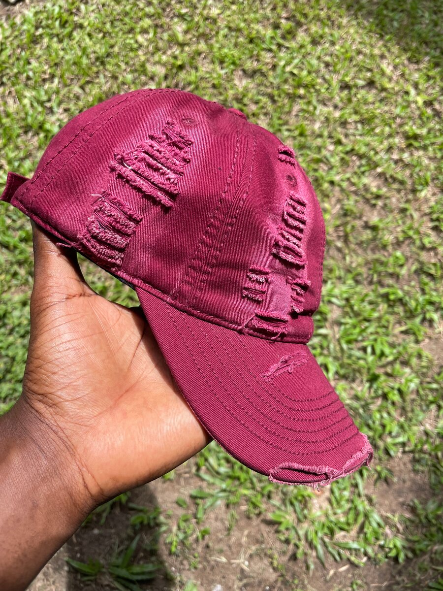 Casquette rouge décontractée