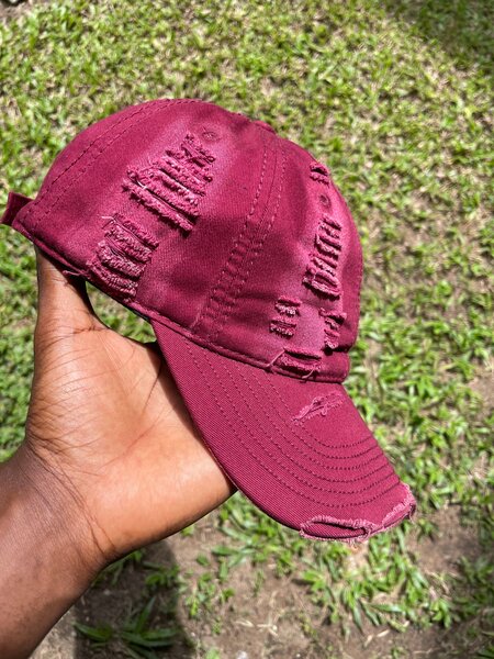 Casquette rouge décontractée