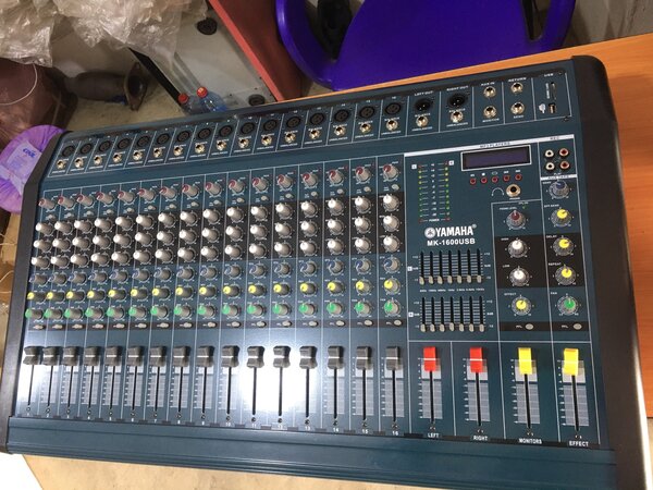 Powered Mixer 16 Channels