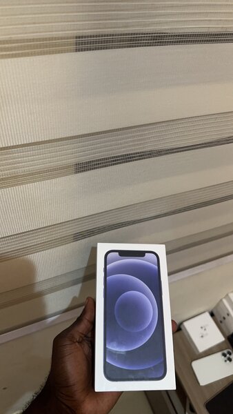 iPhone 12 64gb Locked