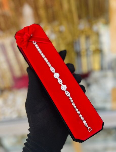 Bracelet en argent avec diamants