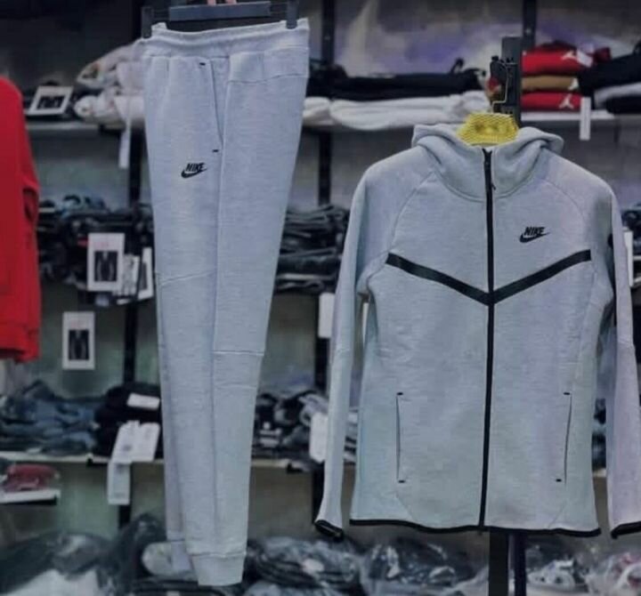 Ensemble survêtement Nike gris