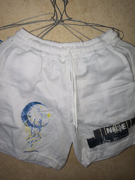 Shorts blancs imprimé lune