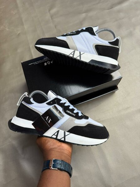 Baskets Armani modernes