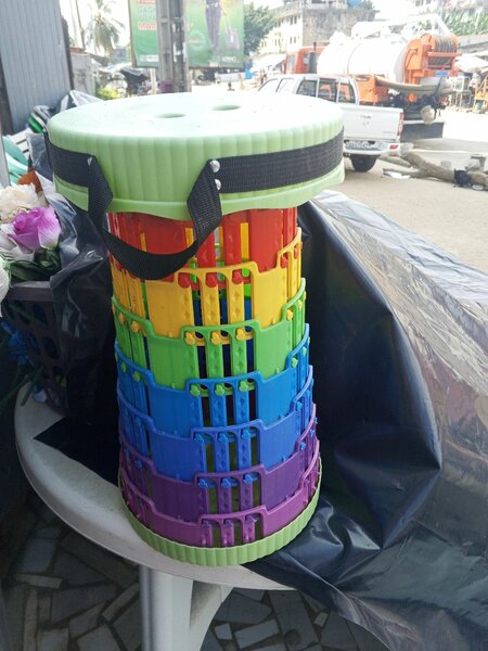 Tabouret pliant arc-en-ciel