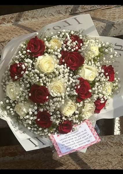 Bouquet de roses rouges et blanches