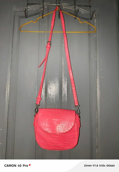 Sac bandoulièr rose en cuir