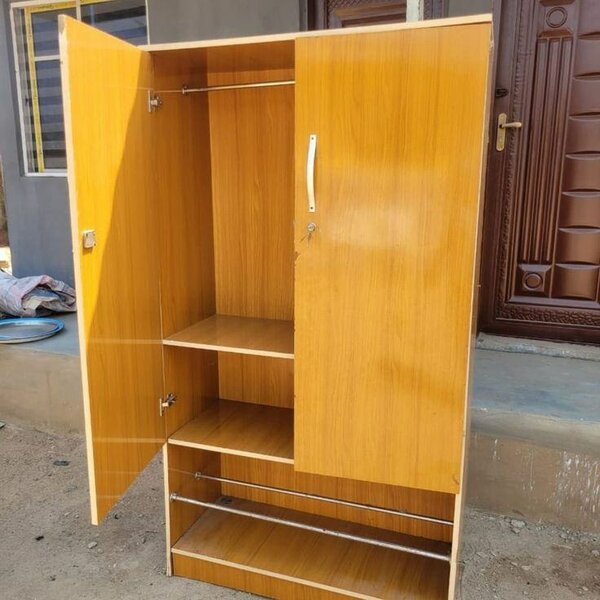 Armoire moderne en bois