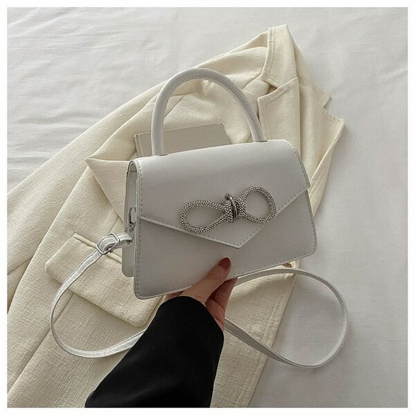 Stylish and fashionable women's bag white