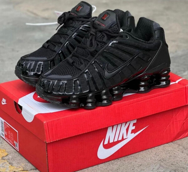 Baskets Nike Shox Homme Noires