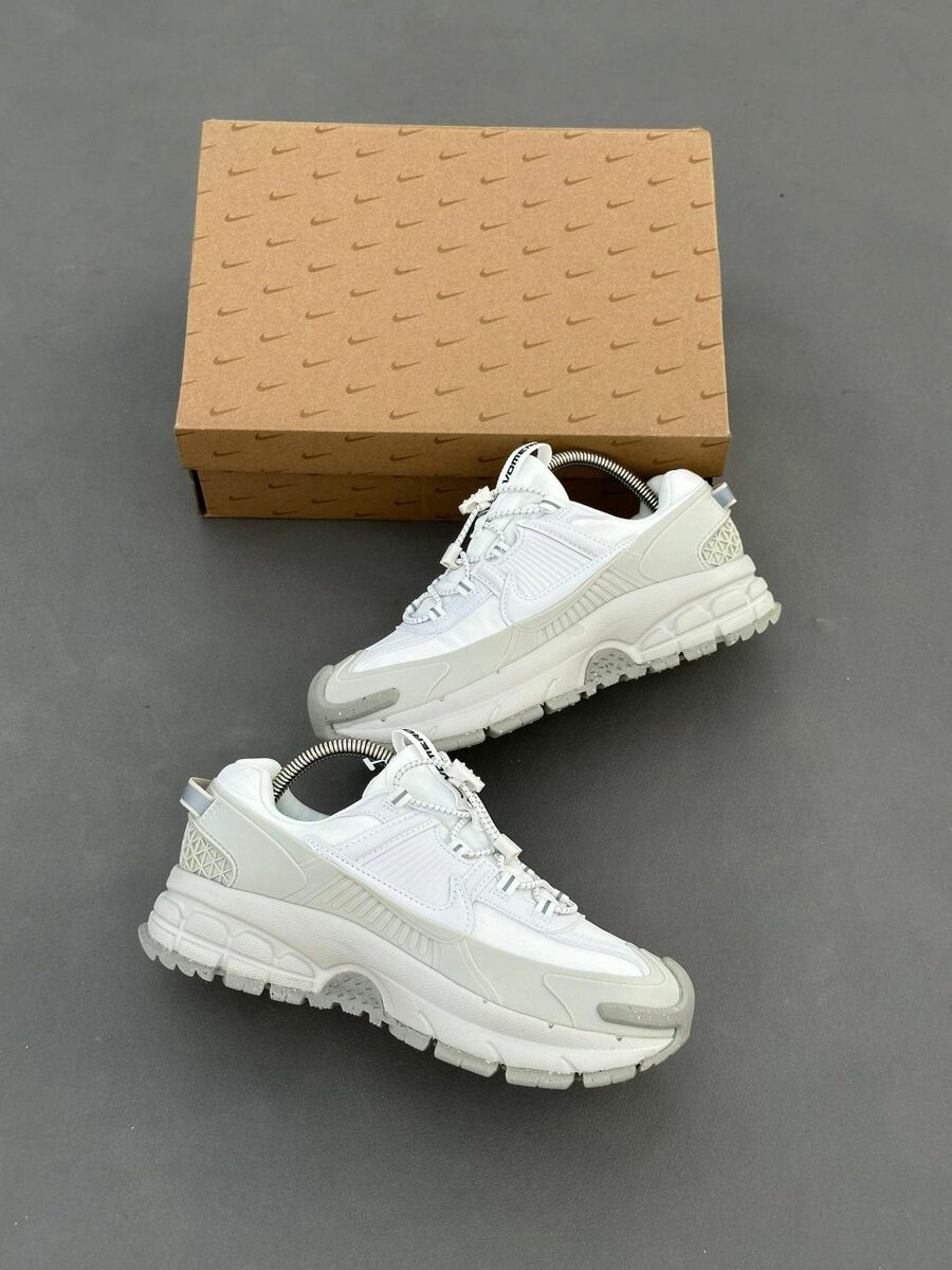 NIKE , Zoom Vomero 5