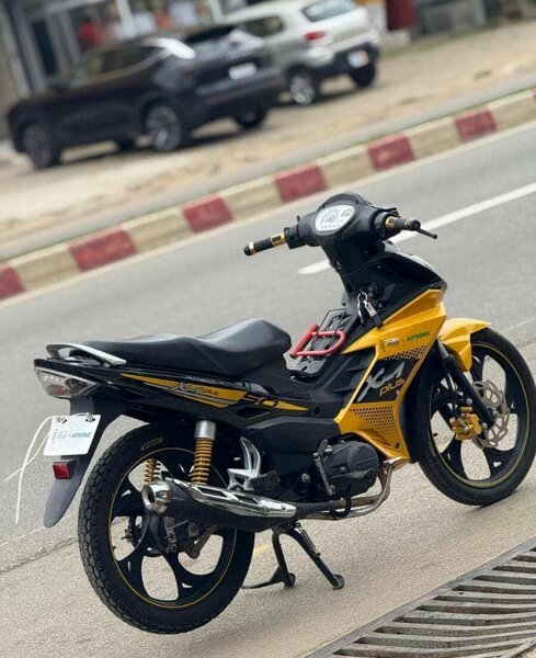 Scooter Apsonic Noir et Jaune