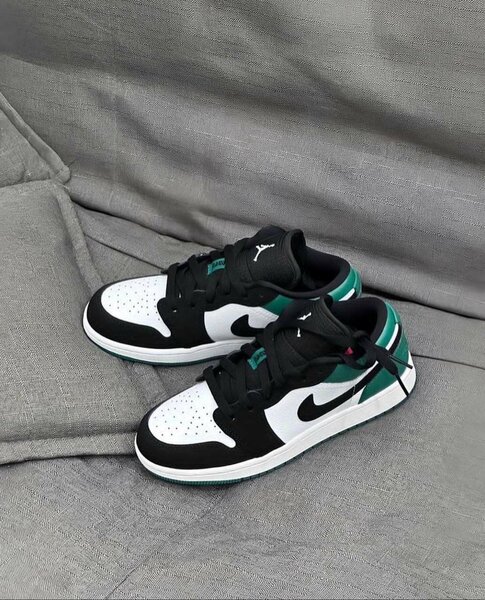 Baskets Air en cuir noir et vert