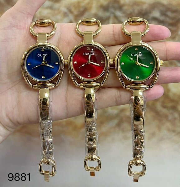 Montre Gucci dorée pour femme