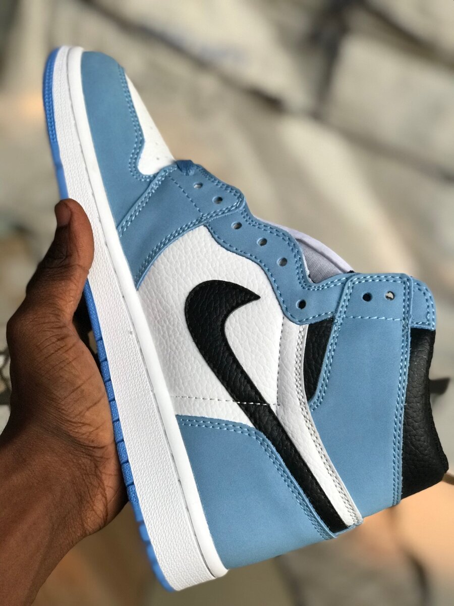 Air Jordan 1 University Blue