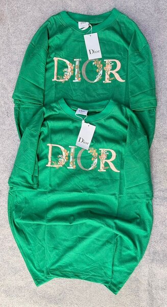 T-shirts à logo coloré